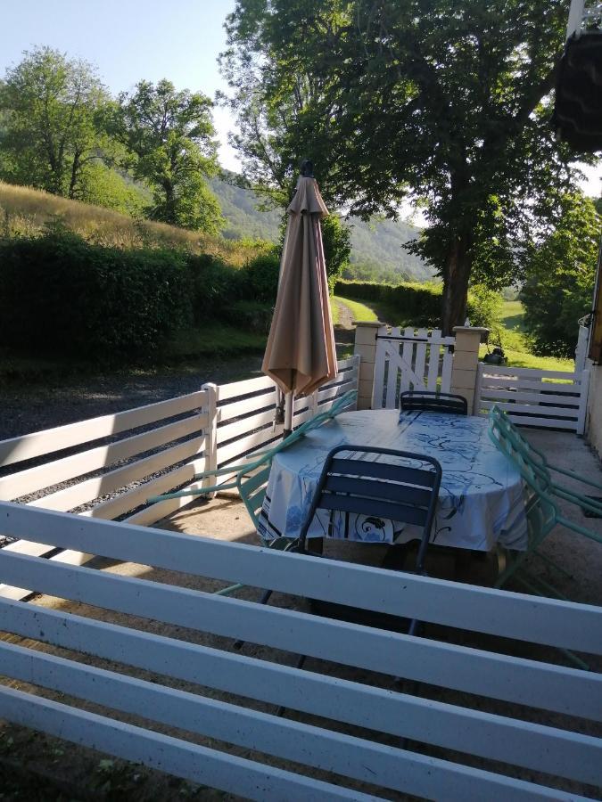 Maison A La Campagne Au Coeur Du Cantal Dept 15 Marmanhac Exterior foto