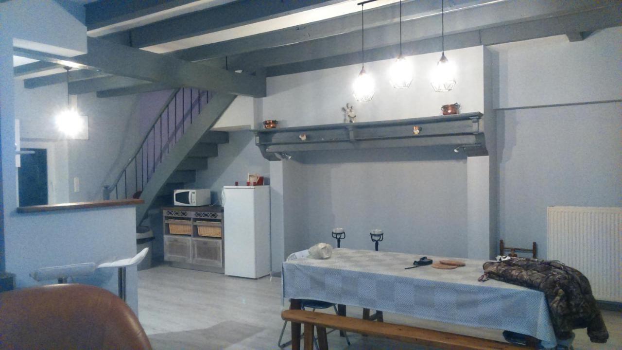 Maison A La Campagne Au Coeur Du Cantal Dept 15 Marmanhac Exterior foto